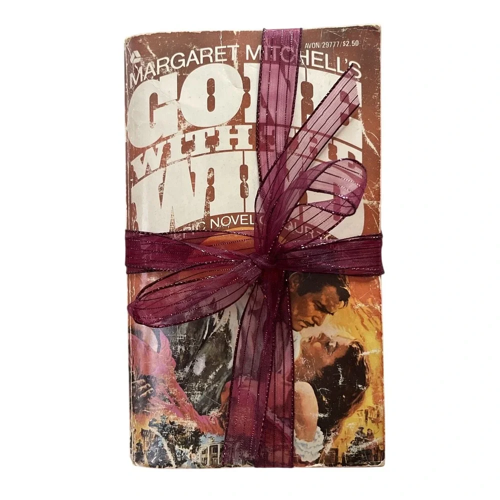 Gone With The Wind by Margaret Mitchell, Vintage Collectible Novel Book‎
